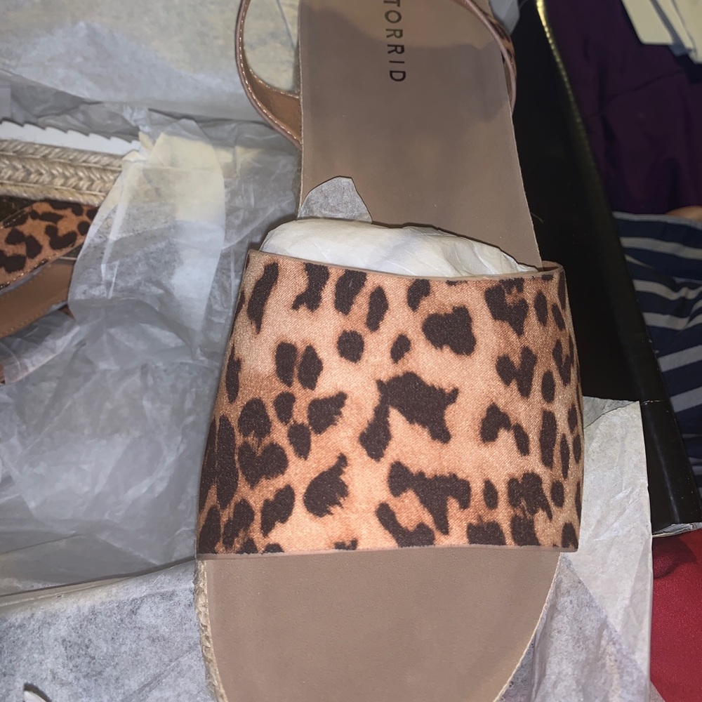 Leo double strap flat form sandal